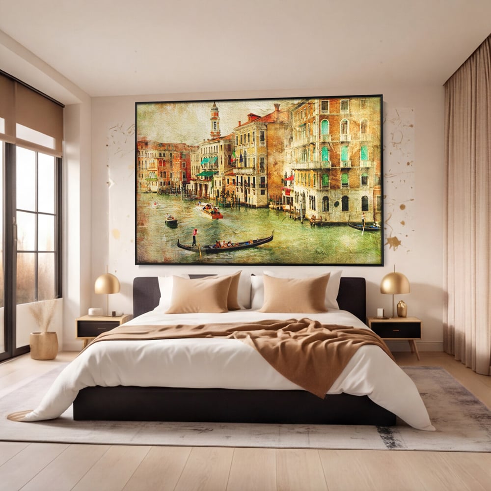Tablou canvas cu tablou pictura canal venetia, in rama de aluminiu negru, pe perete intr-un dormitor